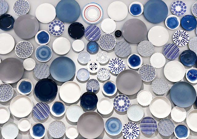 Plates, Platters & Trays