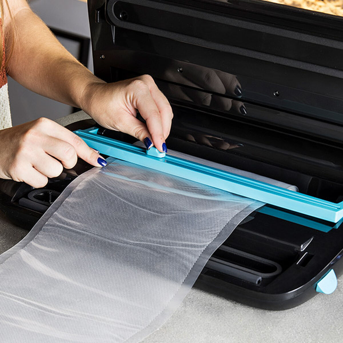 Vacuum Cleaners & Cleaning Robots